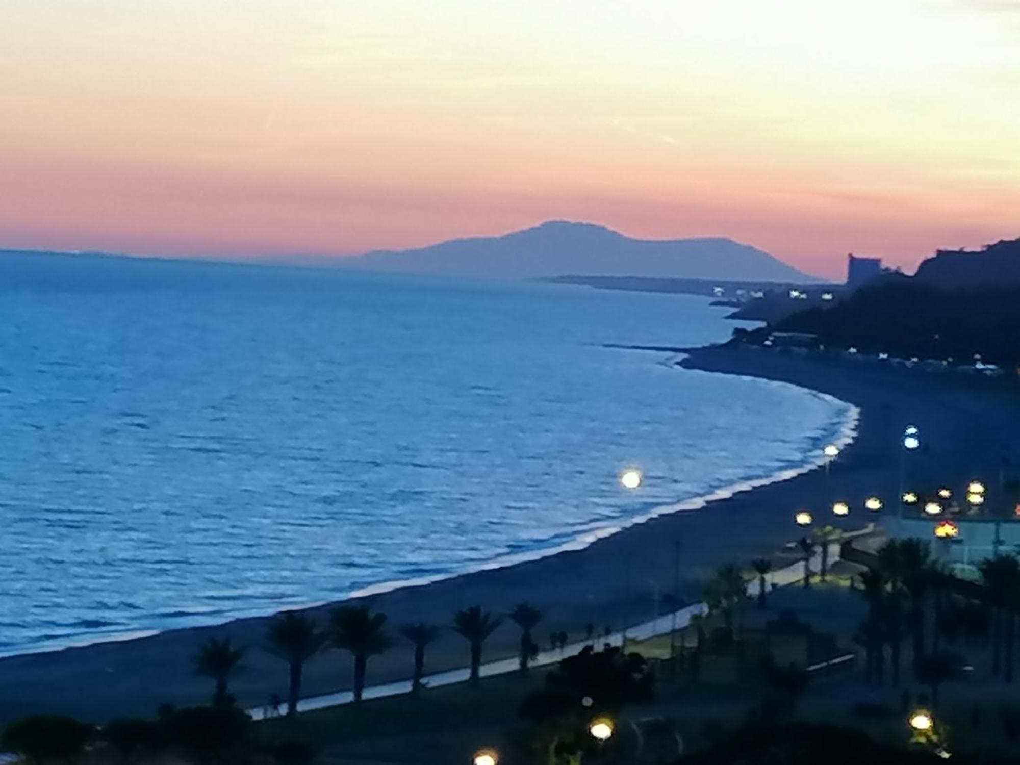 Apartamento Con Terraza, Vistas Playa Y Montana L'Hospitalet de l'Infant Exterior foto
