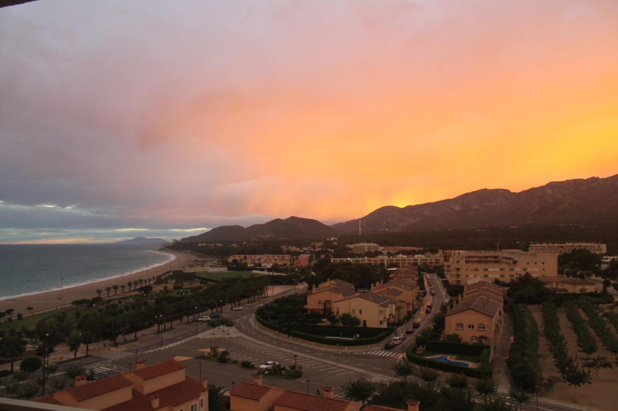 Apartamento Con Terraza, Vistas Playa Y Montana L'Hospitalet de l'Infant Exterior foto