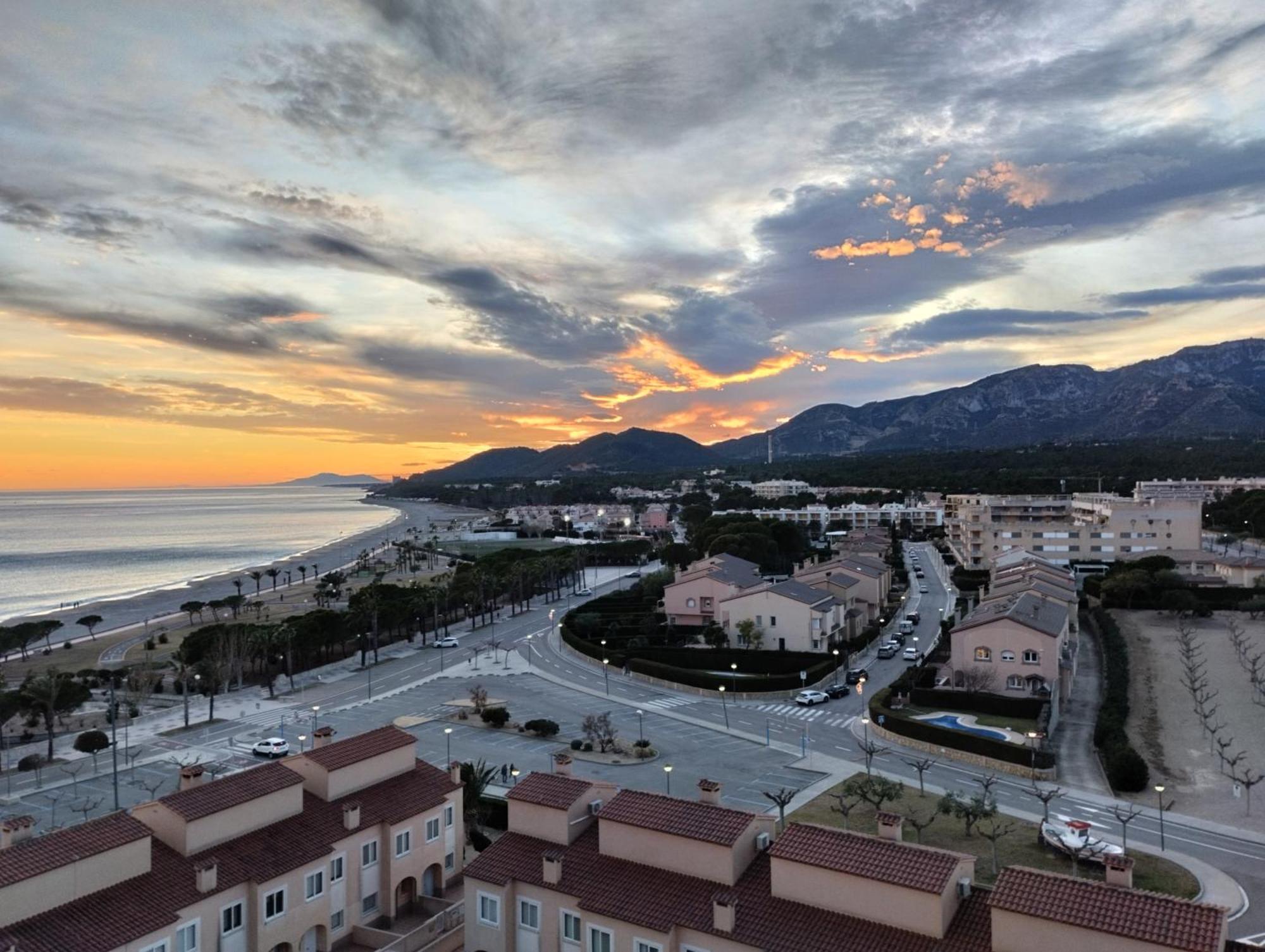 Apartamento Con Terraza, Vistas Playa Y Montana L'Hospitalet de l'Infant Exterior foto